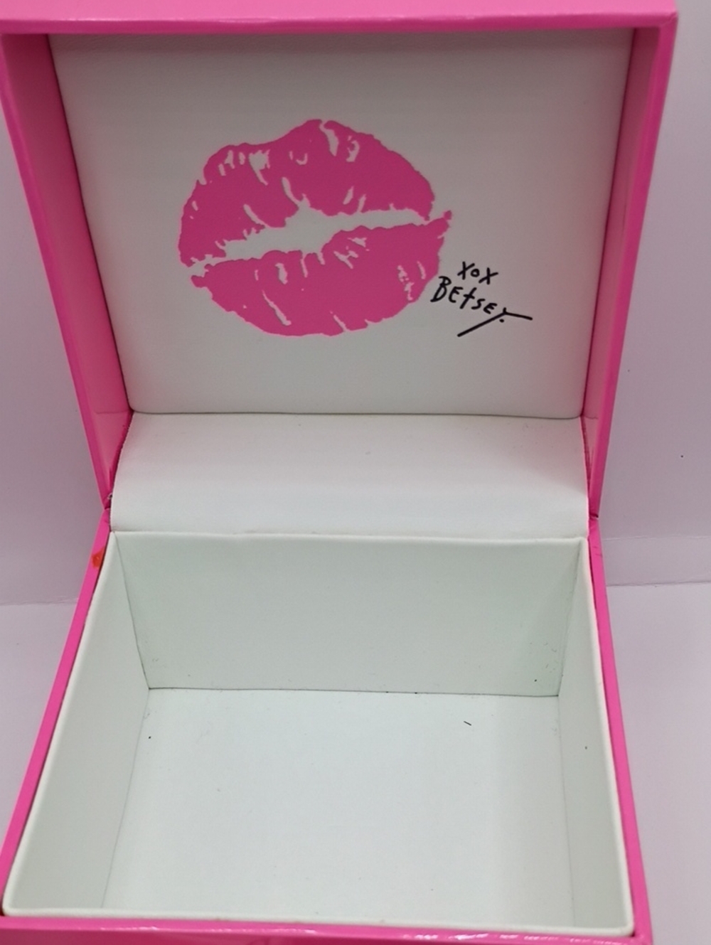 Betsey Johnson White Strap Watch with Pink Heart Face 🩷🤍 - Picture 8 of 16